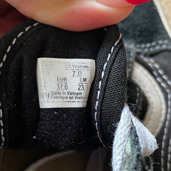 Vans - Picture 4 of 5